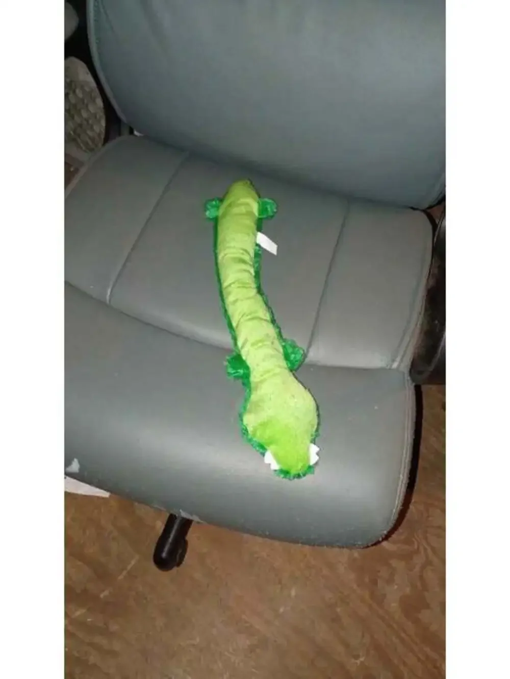 New Green Plush Alligator Dog Chew Toy - Soft and Durable